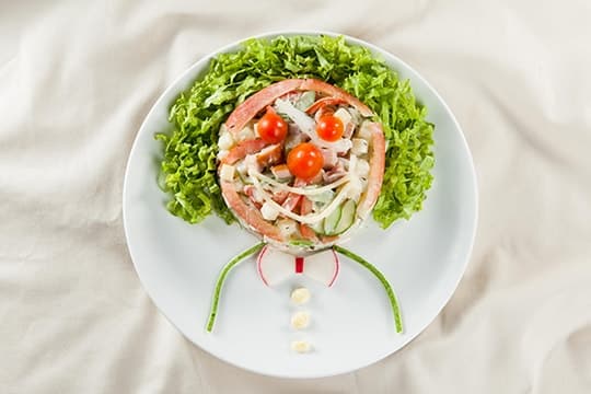 Salad dưa leo trộn xúc xích